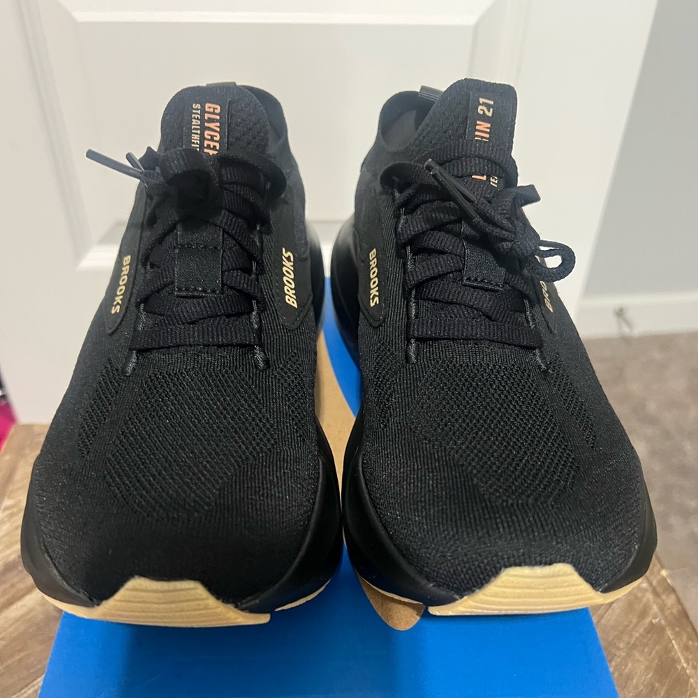 Brooks Glycerin StealtFit 21 Running shoes black with gum bottom.